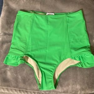 KJ small NWOT leg ruffle